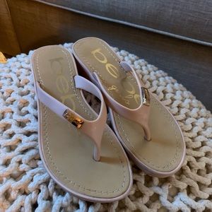 Light pink Bebe wedge flip flops sz 2/3